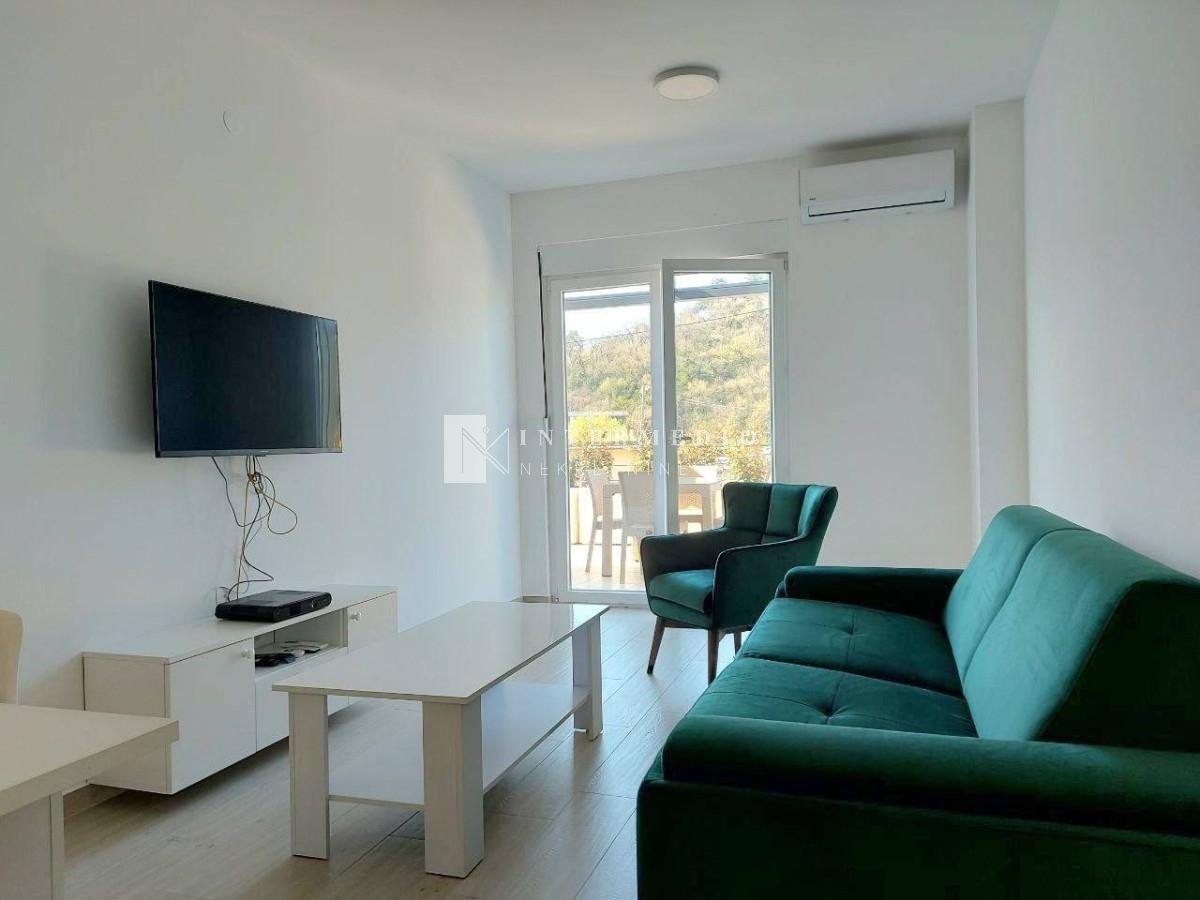 Сдаётся однокомнатная квартира 51 м² в Мельине, Херцег-Нови – терраса 20 м², парковка, долгосрочная аренда